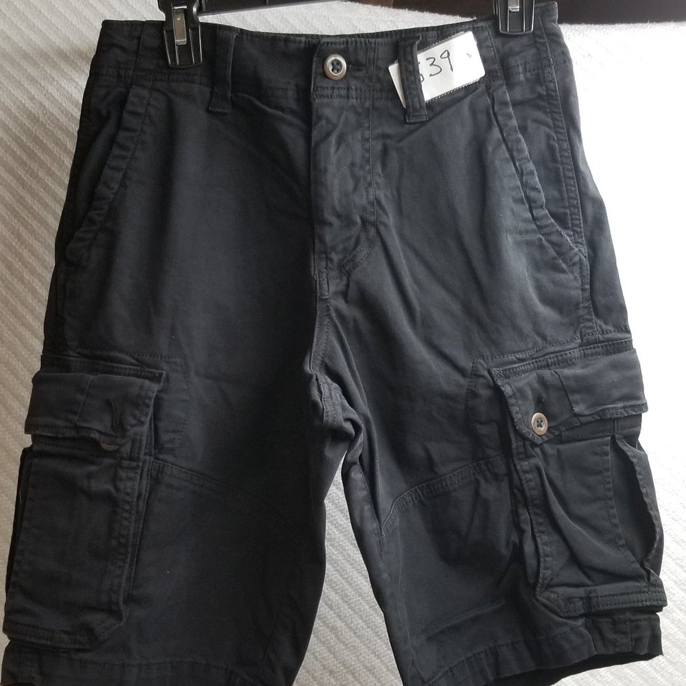 639 - American Eagle 28W Cargo Shorts